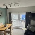 Topzy-Turvy - 1 Bedroom Apartment