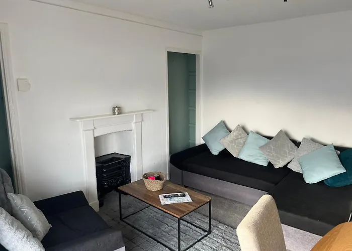 Topzy-Turvy - 1 Bedroom Apartment