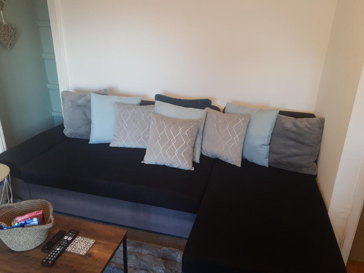 Topzy-turvy - 1 Bedroom Apartment *
