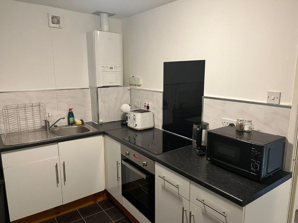 Topzy-turvy - 1 Bedroom Apartment *