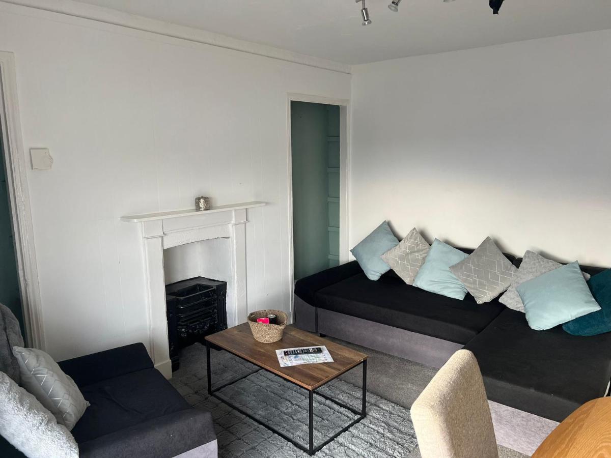 Topzy-turvy - 1 Bedroom Apartment Swansea