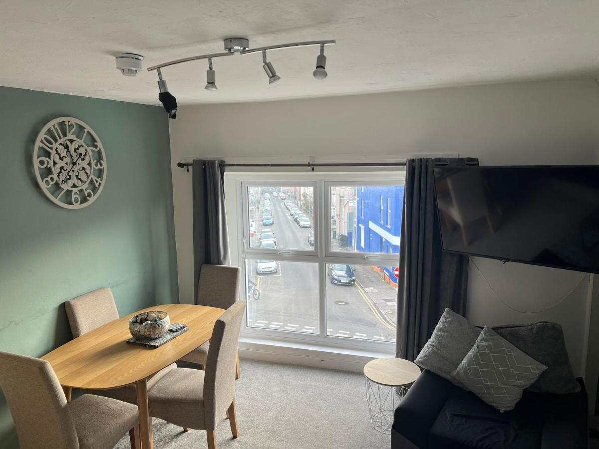 Topzy-turvy - 1 Bedroom *